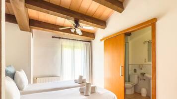 4 quartos, cofres nos quartos, berço de viagem, Wi-Fi de cortesia