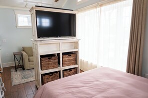 1 bedroom, in-room safe, iron/ironing board, free WiFi