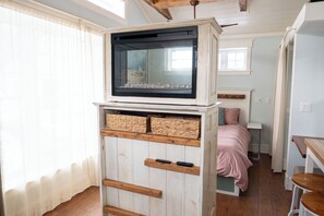 1 bedroom, in-room safe, iron/ironing board, free WiFi