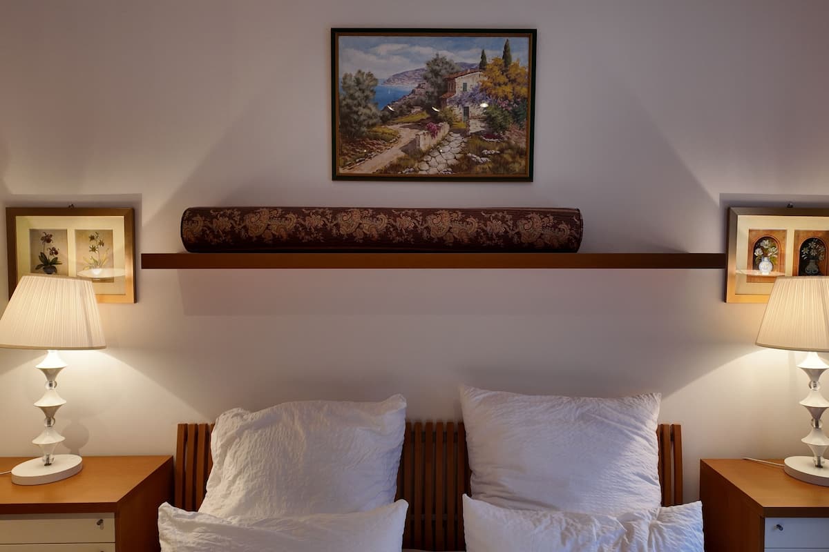 2 bedrooms, in-room safe, desk, free WiFi