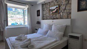 Appartement Luxe, vue mer | Coffres-forts dans les chambres, bureau, Wi-Fi gratuit, draps fournis