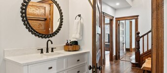 The Mill House - Peaceful farmhouse retreat with hot tub, fire pit, & fast Wi-Fi