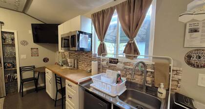 New cottage retreat in St. Cloud with WiFi, AC.