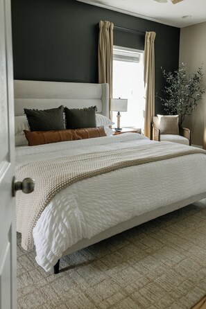 6 bedrooms, iron/ironing board, WiFi, bed sheets