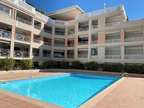 Pool - 06AI - Beautiful renovated studio - sea and pool view (Vallauris)