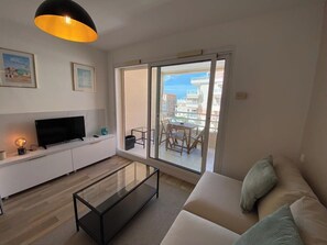 TV - 06AI - Beautiful renovated studio - sea and pool view (Vallauris)