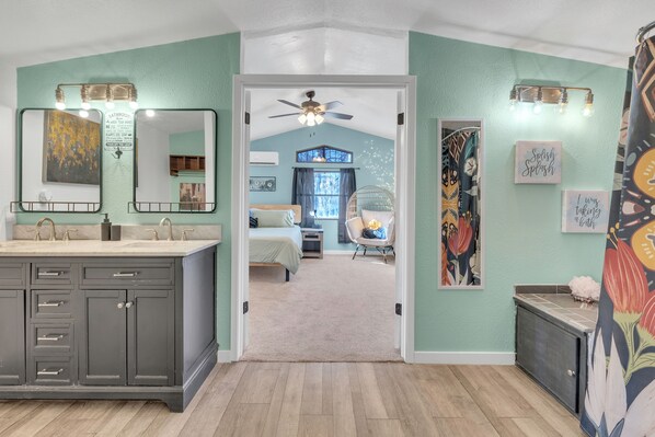 3 Schlafzimmer, Bügeleisen/Bügelbrett, WLAN, Bettwäsche