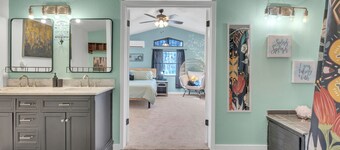 Family Fun! 6 miles to Sunland Park Race Track!