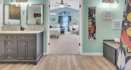 Family Fun! 6 miles to Sunland Park Race Track!