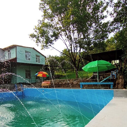 Spacious 5-bedroom villa with swimming pool  WiFi and AC in lovely Alaverdi