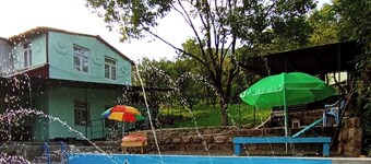 Spacious 5-bedroom villa with swimming pool  WiFi and AC in lovely Alaverdi