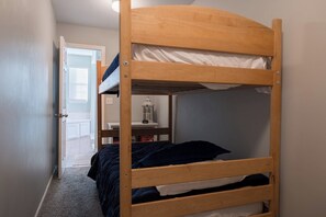 4 bedrooms, free WiFi, bed sheets