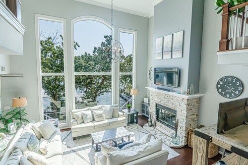 Cimmaron Bay Retreat - Where Comfort Meets Style!