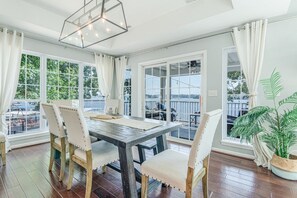 Dining - Cimmaron Bay Retreat - Where Comfort Meets Style! (Sunrise Beach)