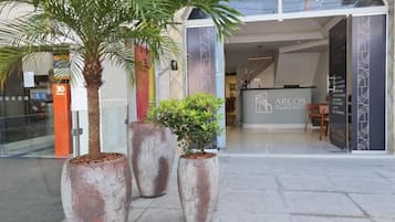 Vista frontal de la propiedad