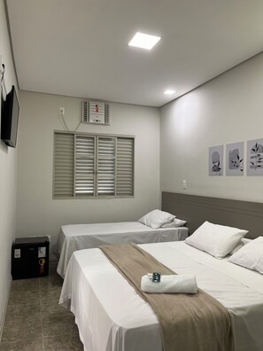 Deluxe Triple Room | Laptop workspace, free WiFi - Arcos Palace Hotel (Arcos)