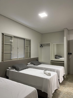 Chambre luxueuse | Espace de travail pour ordinateurs portables, accĂšs au Wi-Fi (inclus)