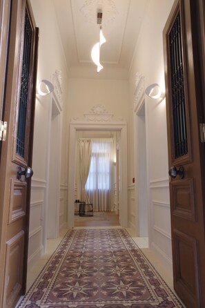 Superior Apartment, City View | Egyptian cotton sheets, premium bedding, pillowtop beds, in-room safe - Absolute Athens Acropolis Muses (Athens)