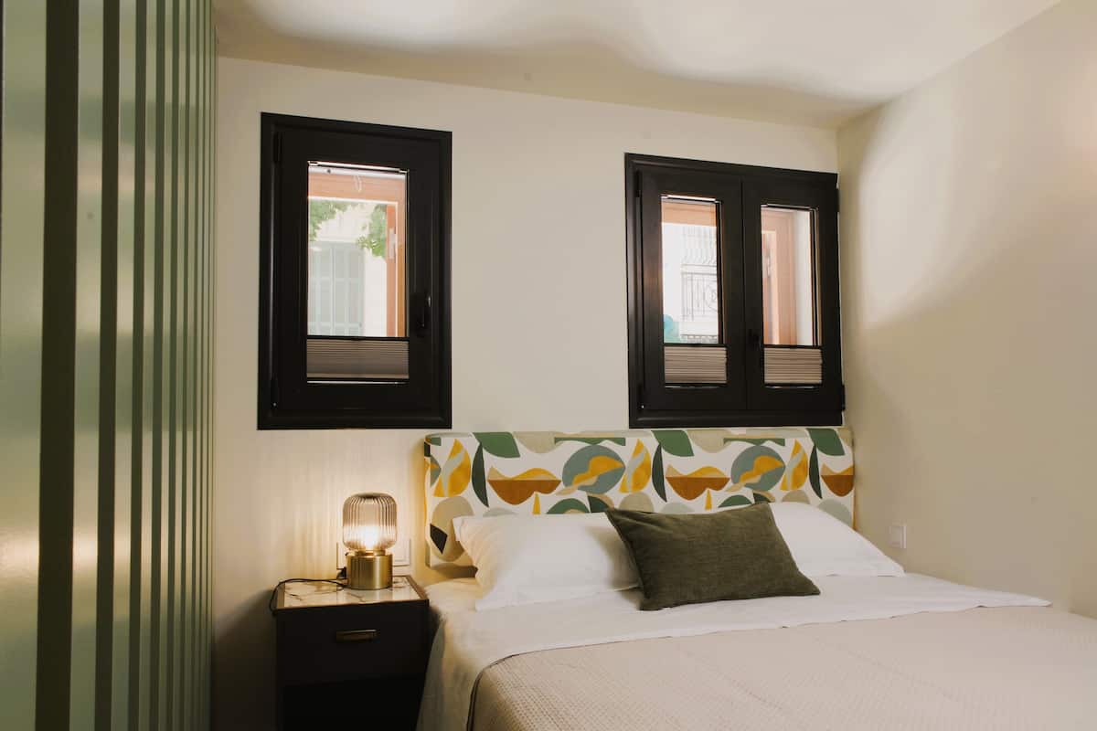 Apartamento urbano, vista para o pátio | 1 quarto, roupas de cama de algodão egípcio, roupas de cama premium