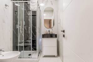 Classic Room | Bathroom - Coliseum sweet guest house (Rome)