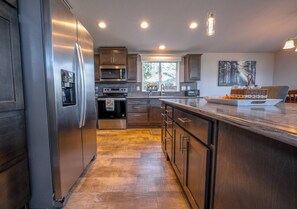 Micro-ondas, fogão, cooktop, lava-louças