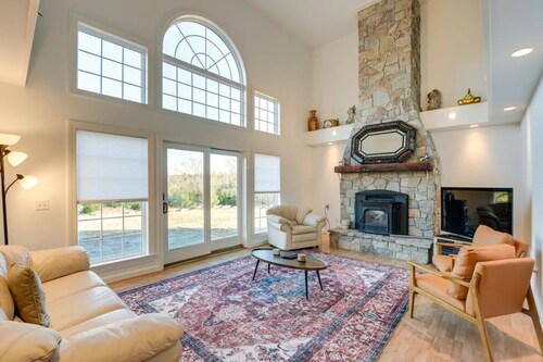 Lovely, Spacious & Private Home on MDI • Sleeps 12-16 • Whole-House A/C