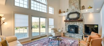 Lovely, Spacious & Private Home on MDI • Sleeps 12-16 • Whole-House A/C