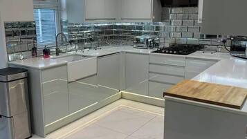 Cookware/dishes/utensils