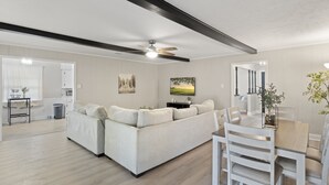 Lounge - Rettke House (Plano)