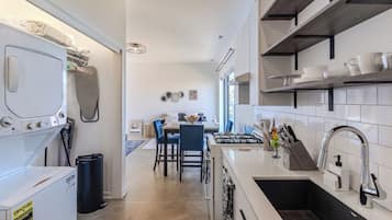 冰箱、微波炉、烤箱、炉灶