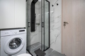 Hårføner, håndklær og såpe