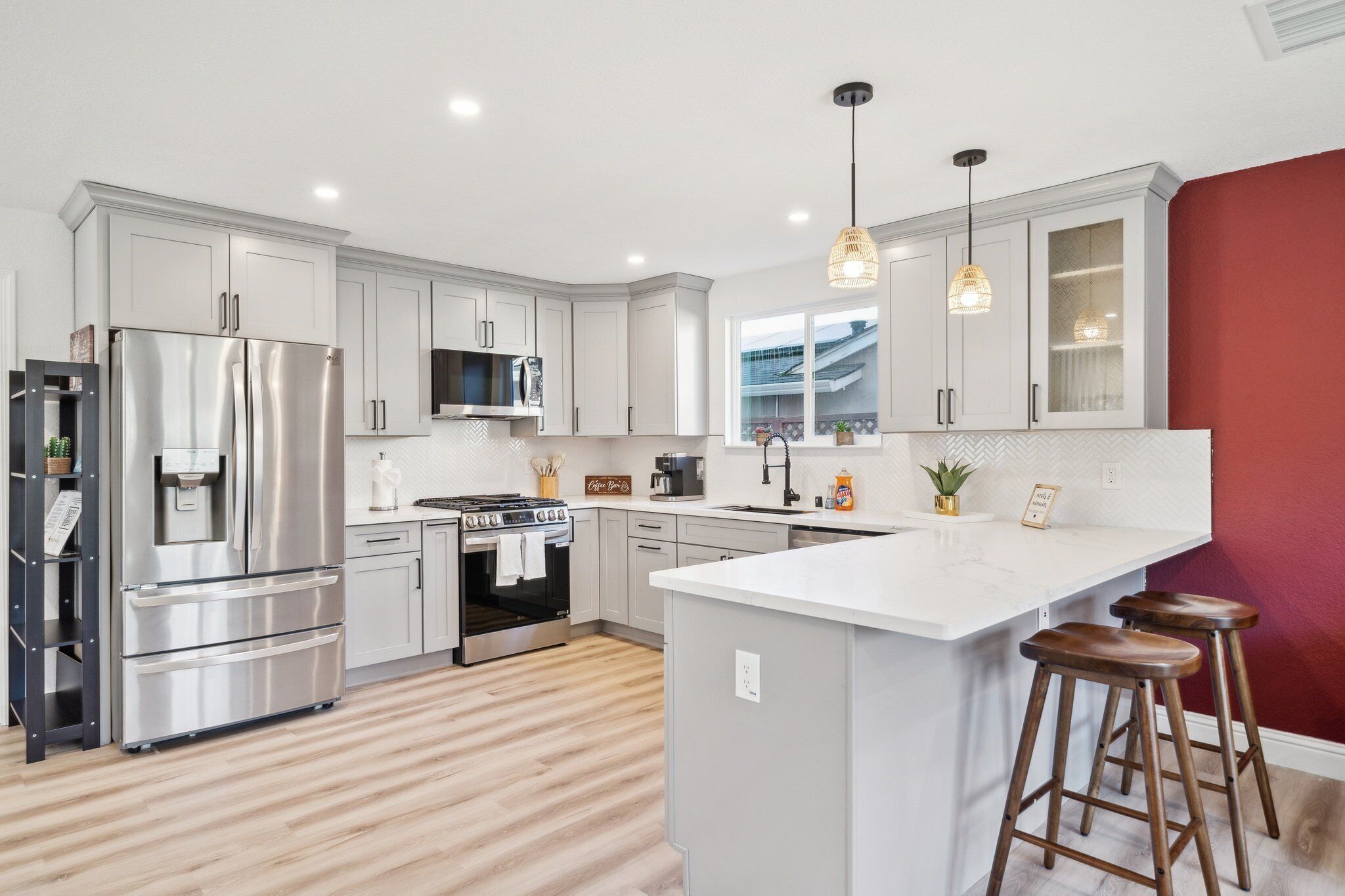 Réfrigérateur, micro-ondes, four, lave-vaisselle