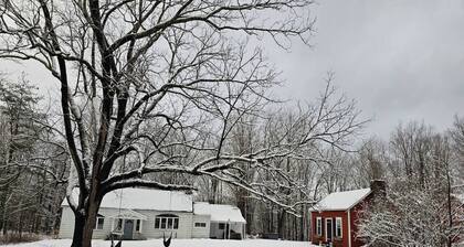 Cottage w/ hot tub 15min to Windham & Catskill
