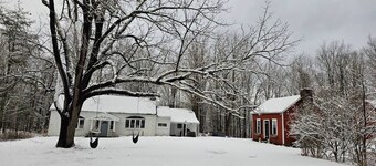 Cottage w/ hot tub 15min to Windham & Catskill