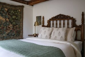 4 Schlafzimmer, Schreibtisch, Bügeleisen/Bügelbrett, Reisekinderbett