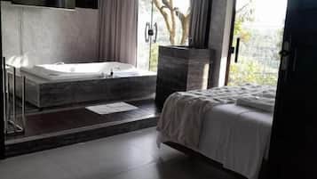 Loft | Private spa tub
