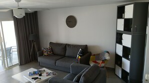 Living area - Friendly Beach House (Sandy Ground)