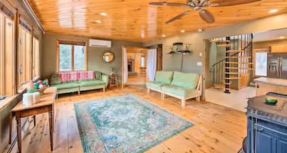 NEW! White Mountains View Escape