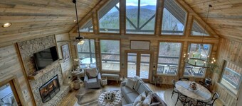 Stunning mtn views, hot tub, pool table