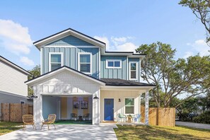 House (5 Bedrooms) | Interior