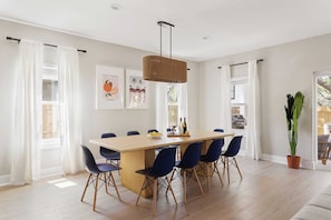 House (5 Bedrooms) | Interior