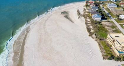 Sleeps 18! Pool, Hottub, Game Room, Blocks to Beach Vilano Villa by Avantstay
