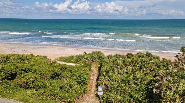 Interior - Beach Retreat w/ Putting Green, Hot Tub, 2 Free Bikes Golden Hour by Avantstay (St. Augustine)