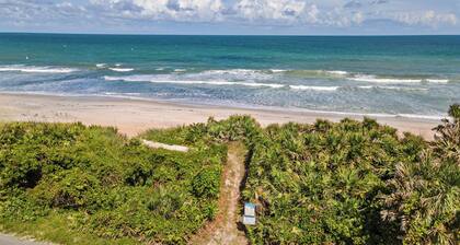 Beach Retreat w/ Putting Green, Hot Tub, 2 Free Bikes Golden Hour by Avantstay