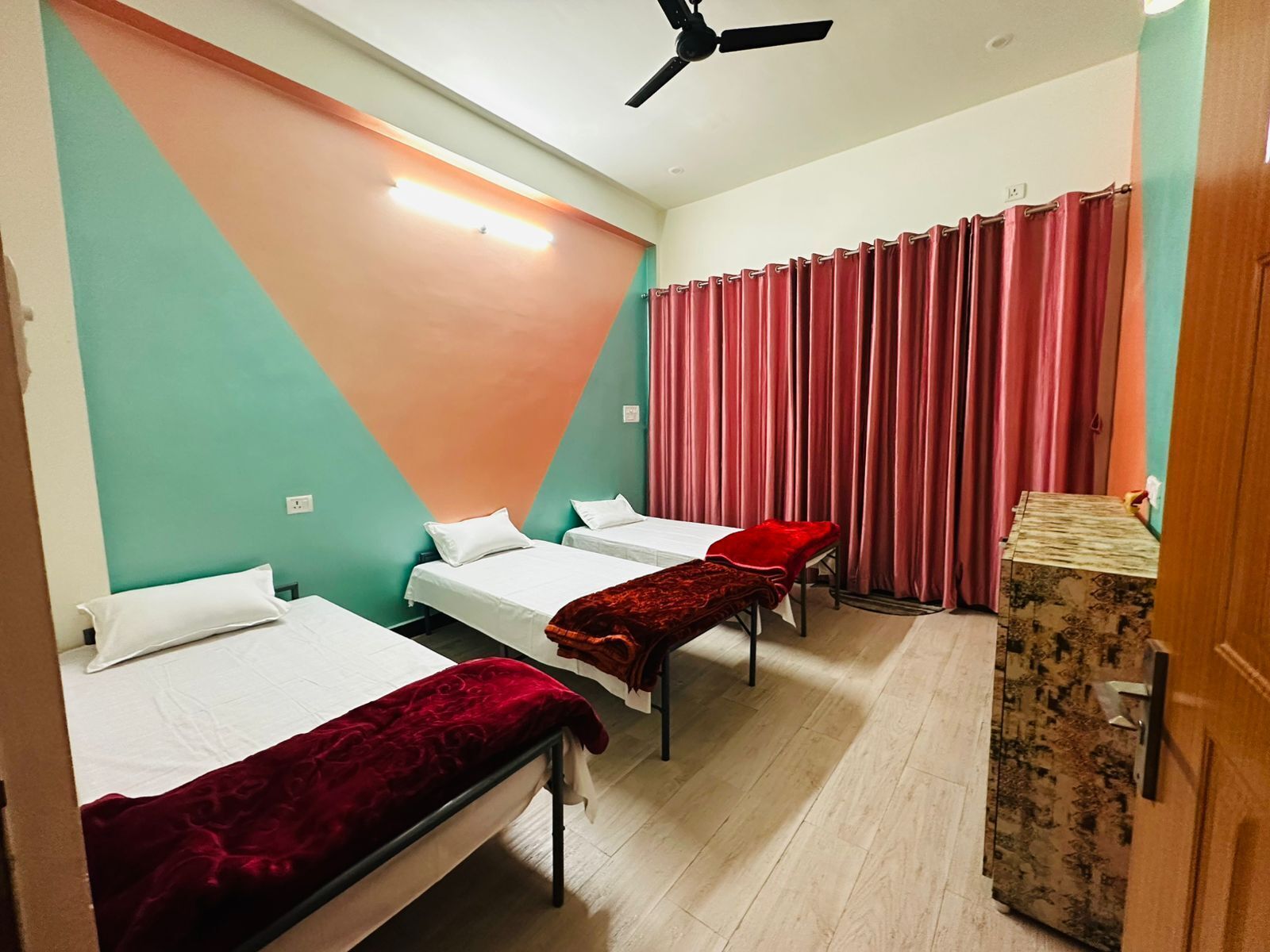 3 chambres, fer et planche à repasser, Wi-Fi