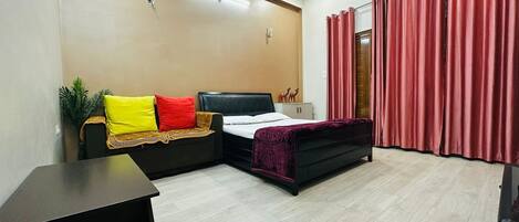 3 bedrooms, iron/ironing board, WiFi