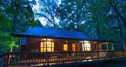 Nick's Nature House - 4 Bdrms. 1 KING, 3 QUEENS, 2 Bathrooms. Outdoor HOT TUB