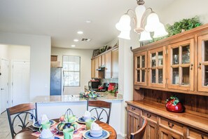 Dining - Adorable Gilbert 3 Bedroom Hide Away with Office & WiFi! (Gilbert)