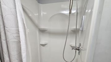 Classic Room | Bathroom