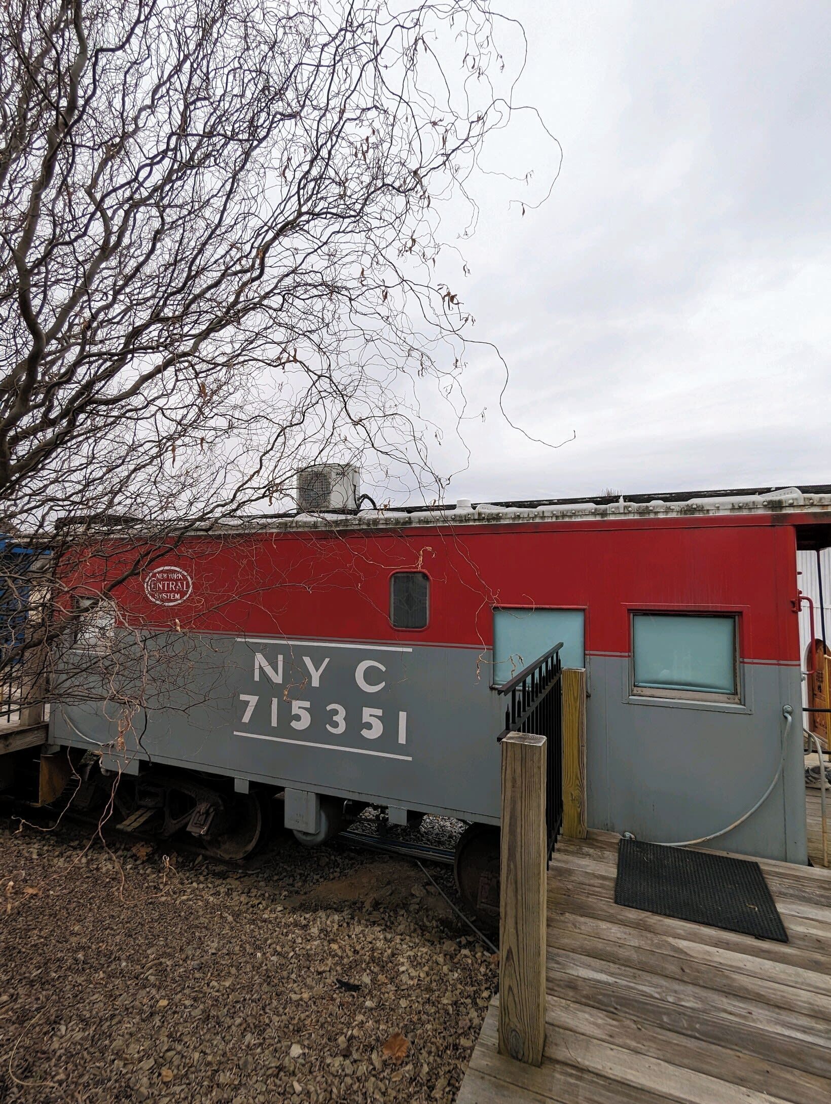 Vista frontal de la propiedad